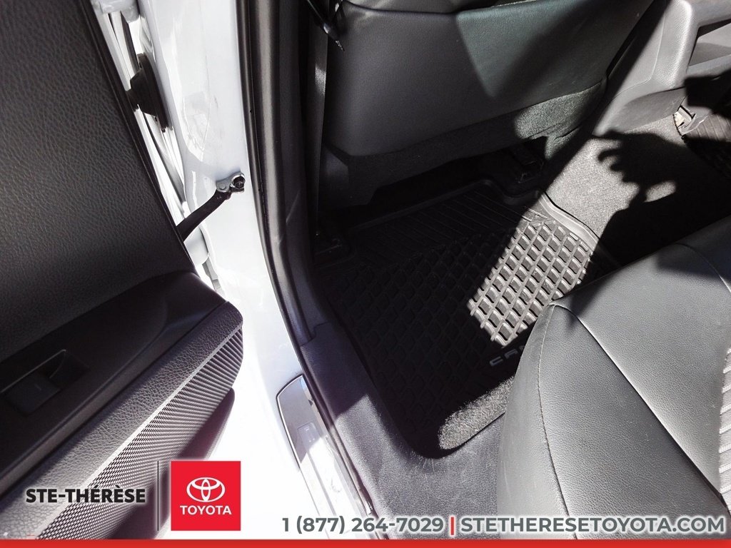 Toyota Camry SE 2023-5