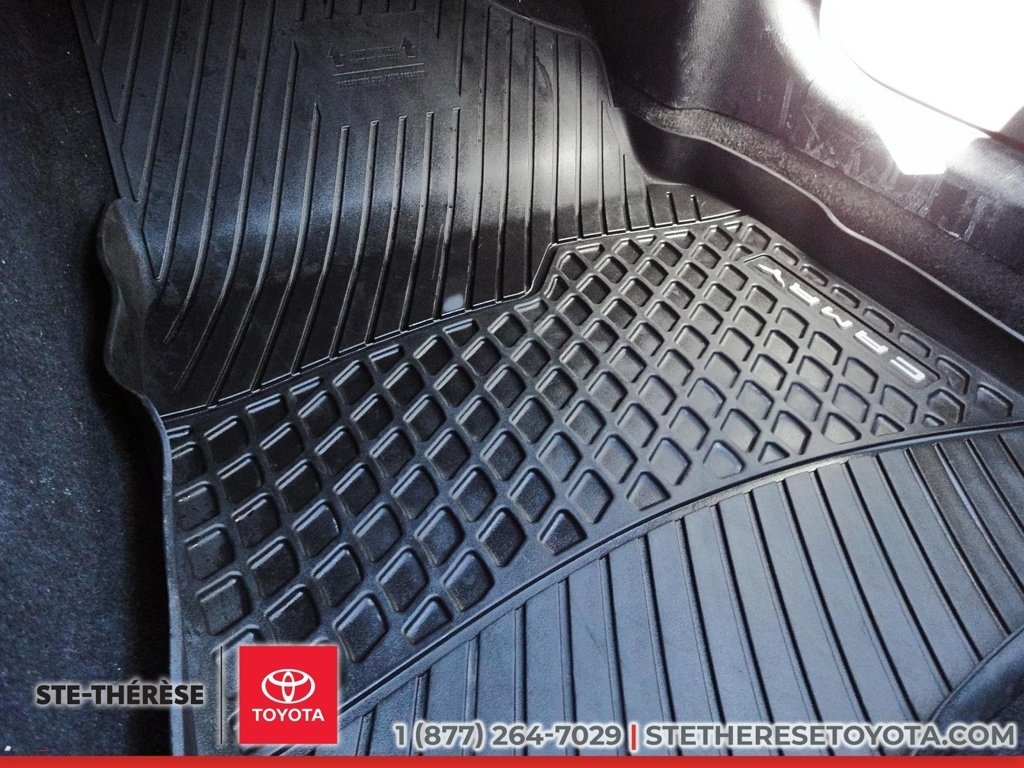 Toyota Camry SE 2023-11