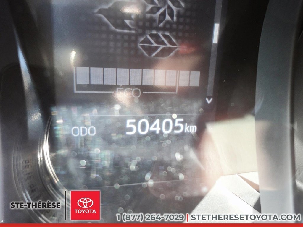 Toyota Camry SE 2023-13