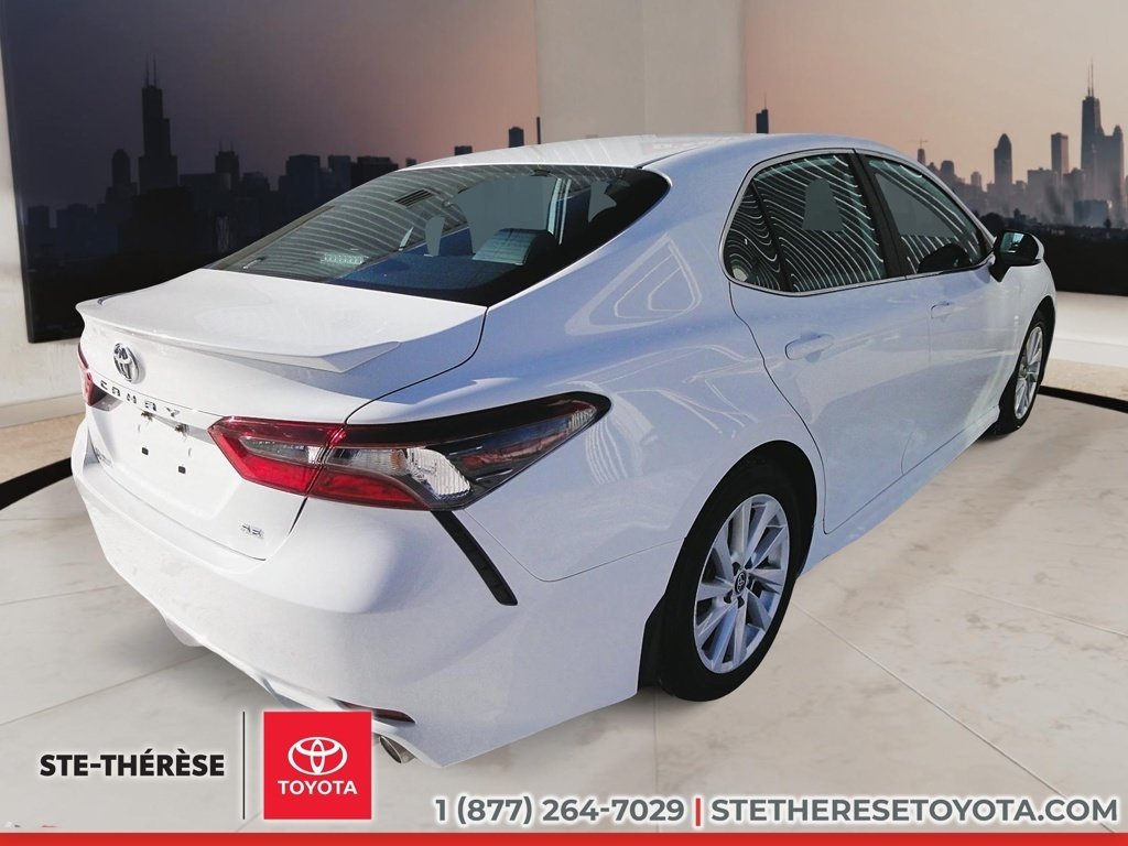 Toyota Camry SE 2023-2