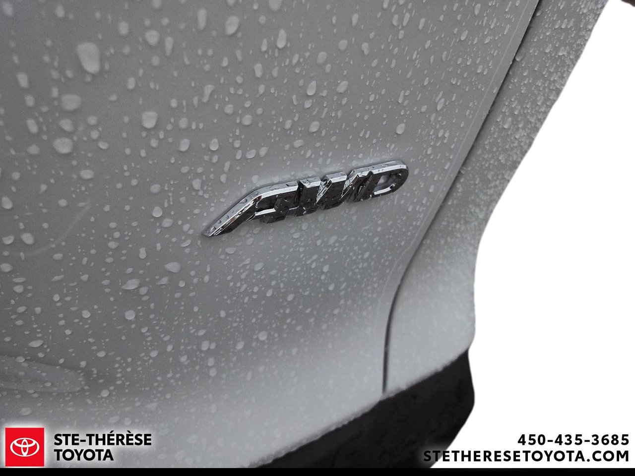 2023 Toyota Corolla Cross L AWD-6