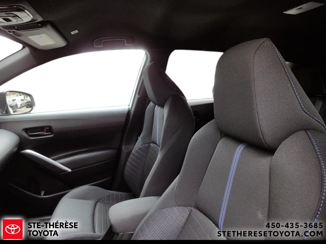 2023 Toyota Corolla Cross SE HYBRID-11