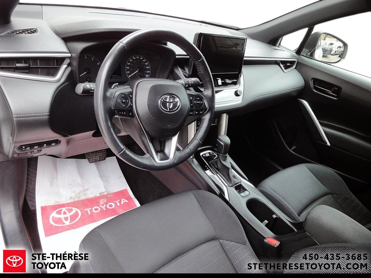 2023 Toyota Corolla Cross SE HYBRID-12