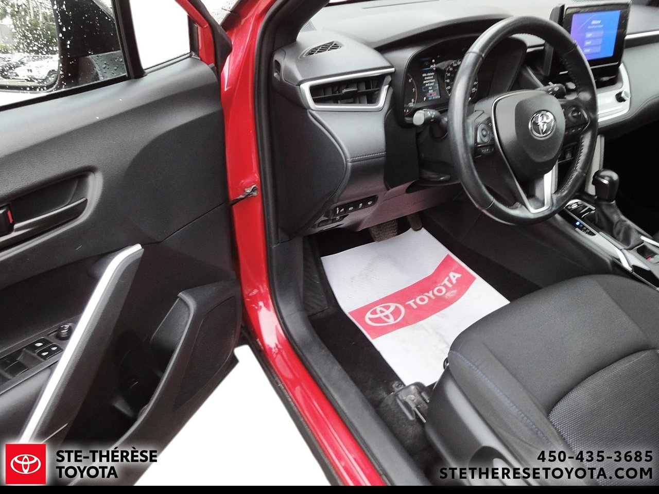 2024 Toyota Corolla Cross SE Hybride-12