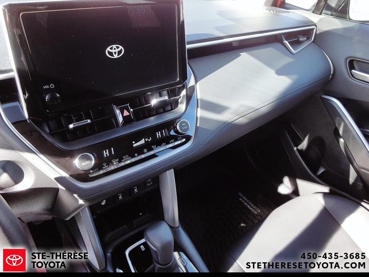 2025 Toyota Corolla Cross XLE AWD-13