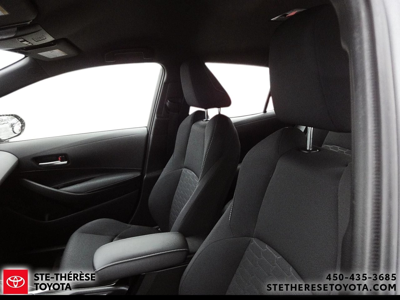 Toyota Corolla Hatchback Base 2021-12