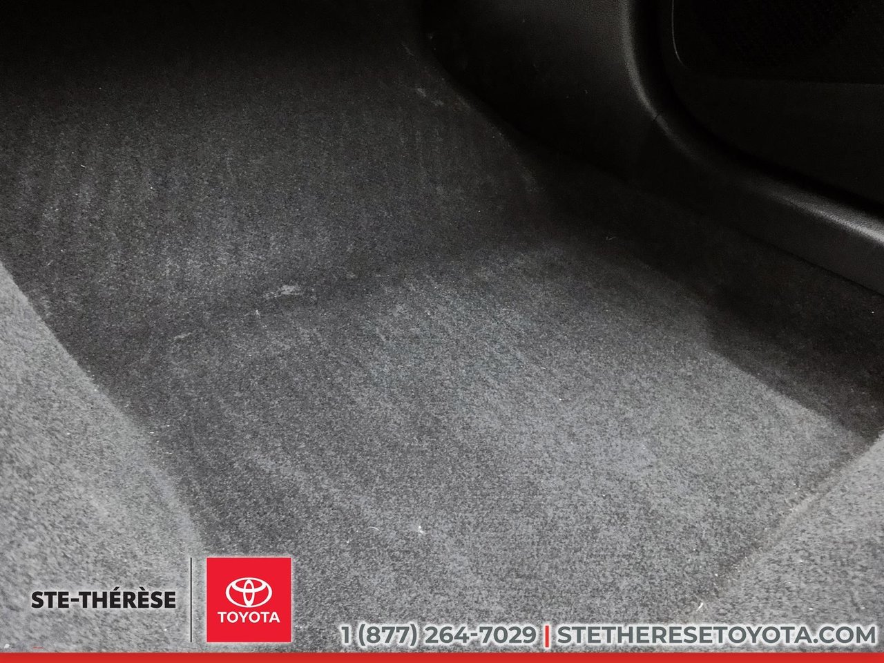 Toyota Corolla LE 2020-15