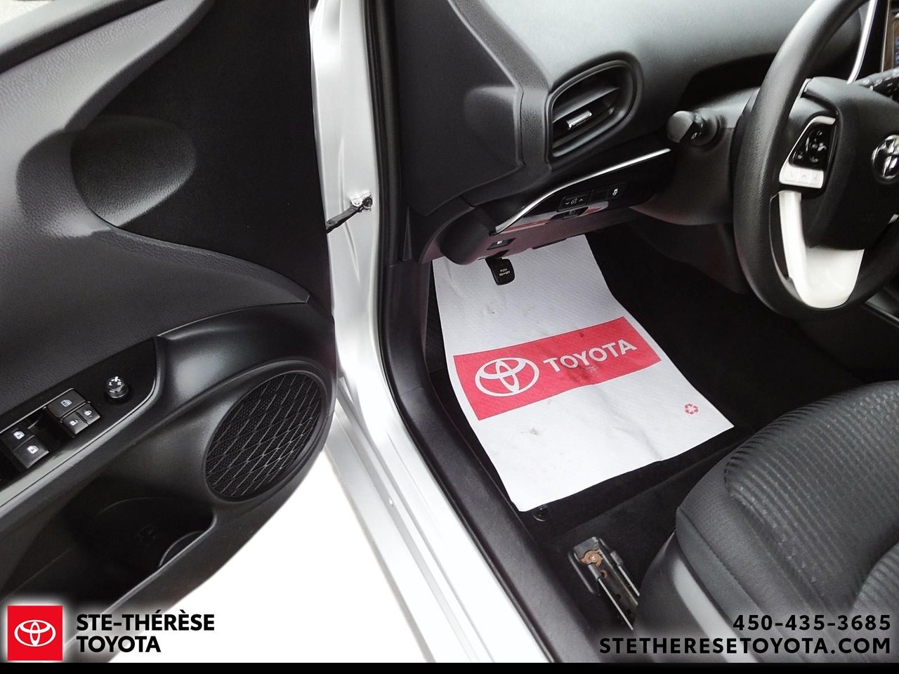2018 Toyota Prius Base-12