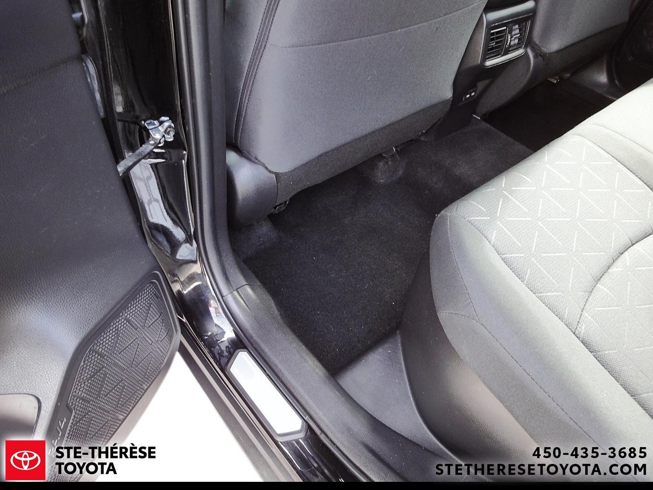 Toyota RAV4 Hybride Hybrid XLE 2022-9