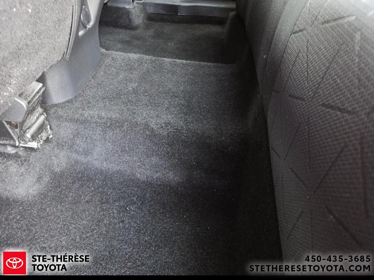 2021 Toyota RAV4 LE AWD-10