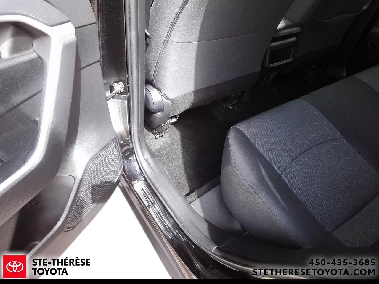 2021 Toyota RAV4 LE AWD-8