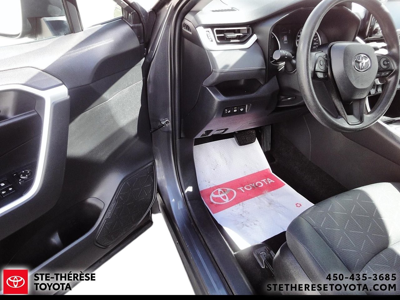 2021 Toyota RAV4 Hybrid LE AWD-12