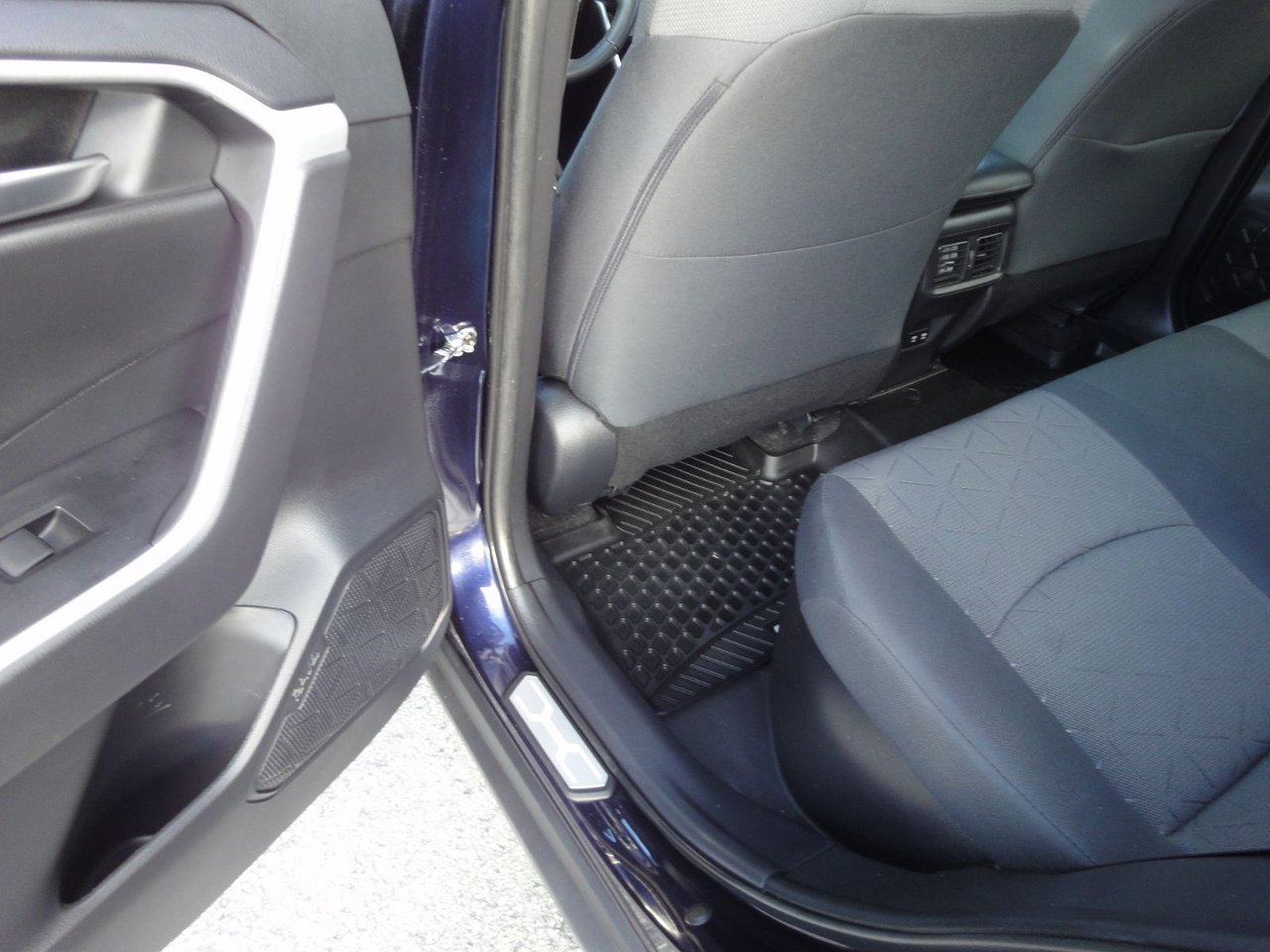 Toyota RAV4 XLE Hybride 2021-8