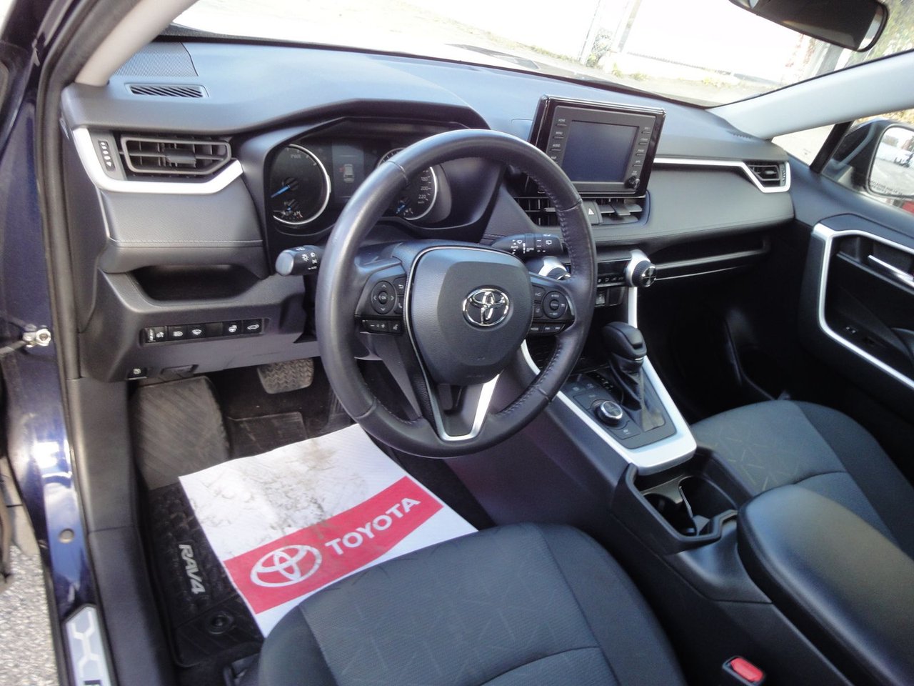 Toyota RAV4 XLE Hybride 2021-13