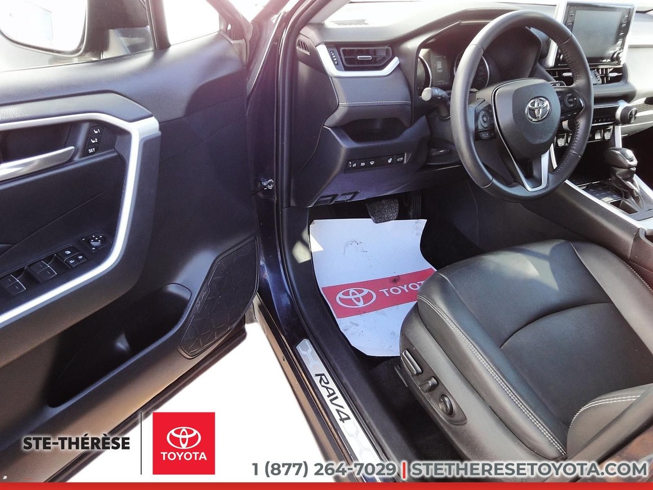 2022 Toyota RAV4 XLE Premium-17