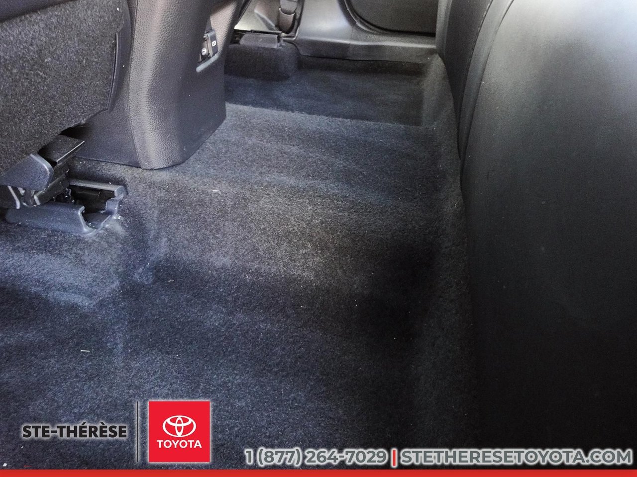 2022 Toyota RAV4 XLE Premium-15