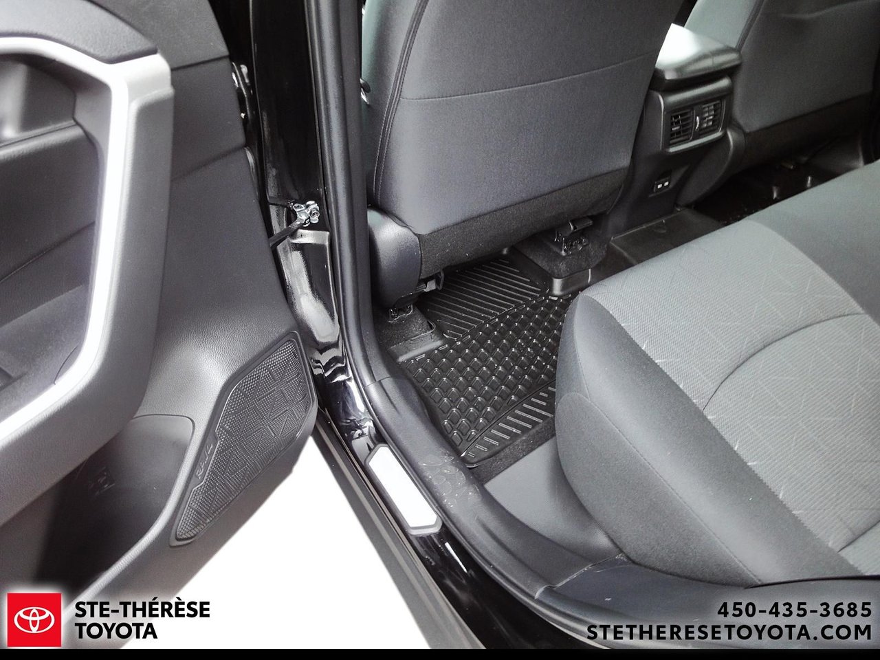 2022 Toyota RAV4 XLE AWD-7