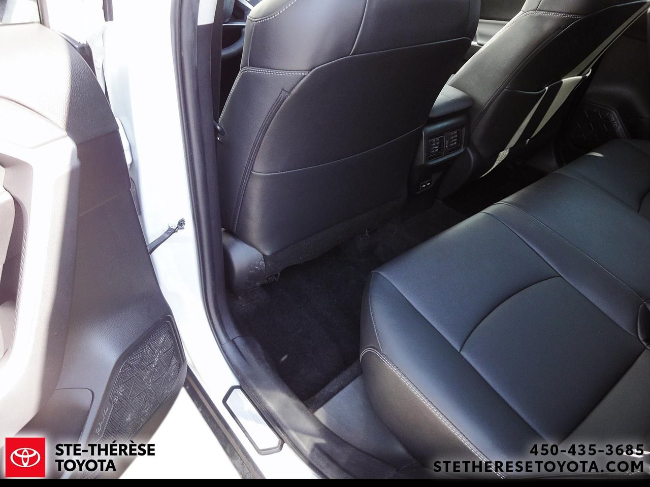 2022 Toyota RAV4 XLE Premium-7