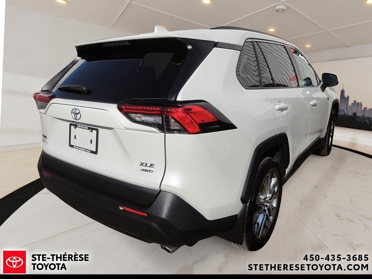 2022 Toyota RAV4 XLE Premium-3