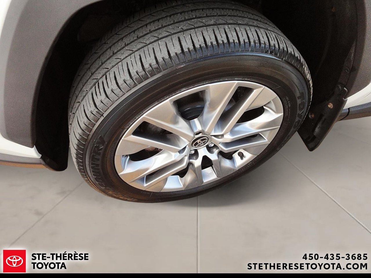 2022 Toyota RAV4 XLE Premium-1