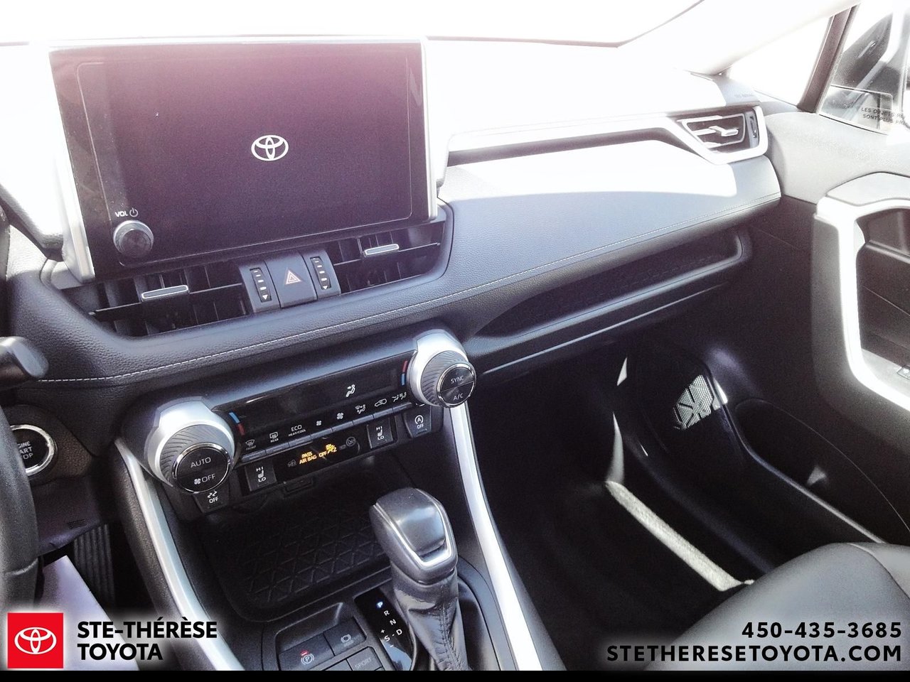 Toyota RAV4 XLE Premium 2023-13