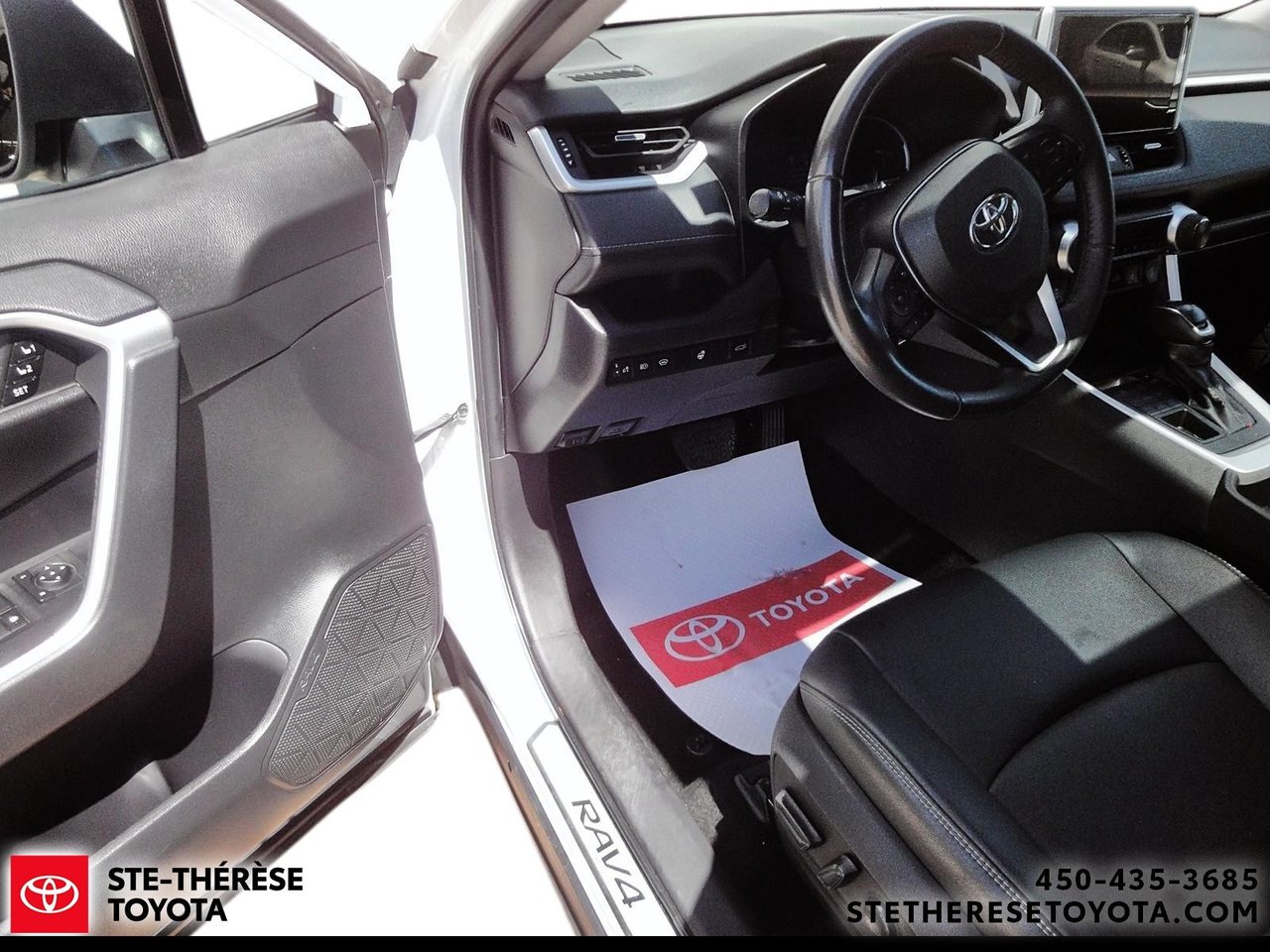 Toyota RAV4 XLE Premium 2023-10
