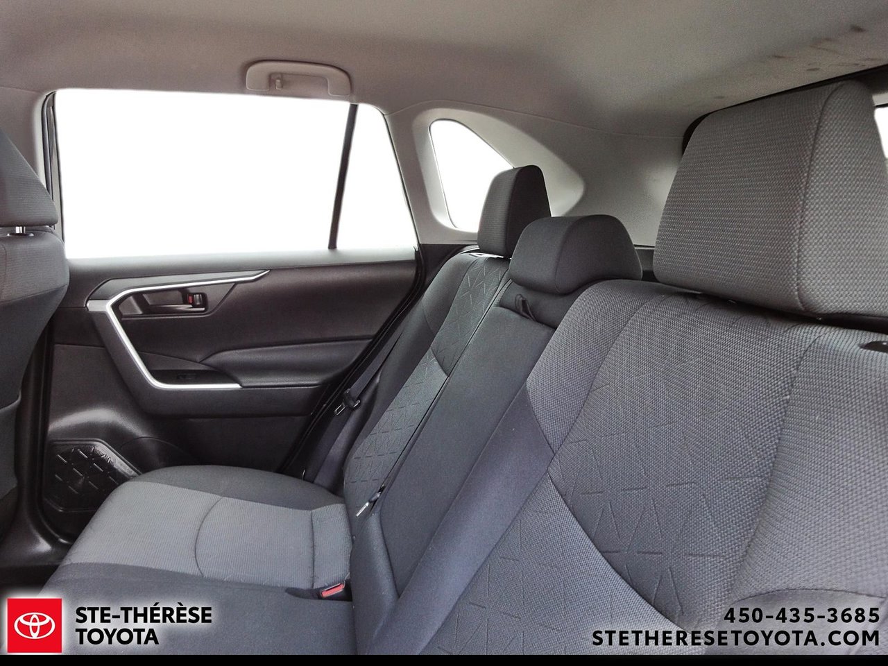 Toyota RAV4 LE AWD 2023-8