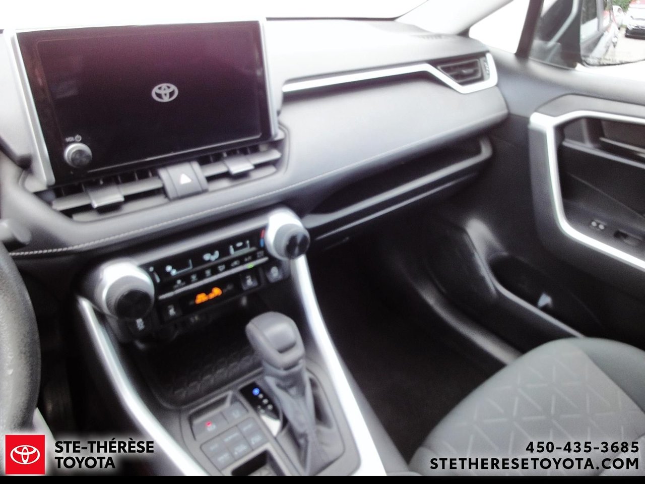 Toyota RAV4 LE AWD 2023-13
