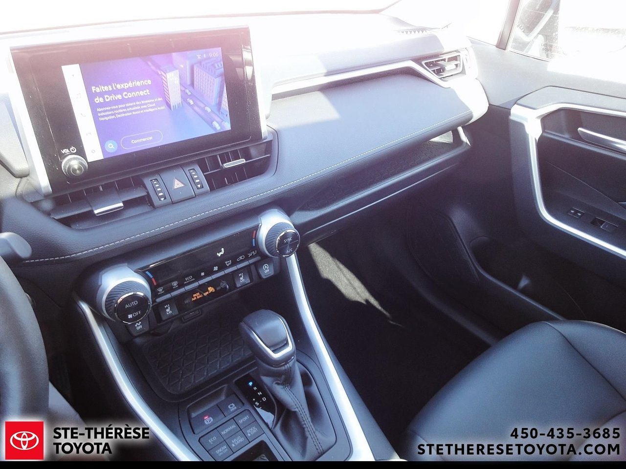 Toyota RAV4 XLE Premium 2024-16