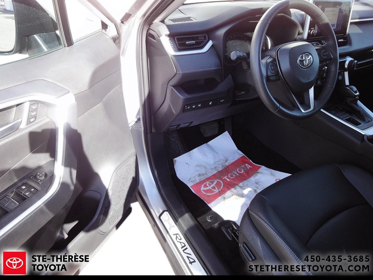 Toyota RAV4 XLE Premium 2024-13