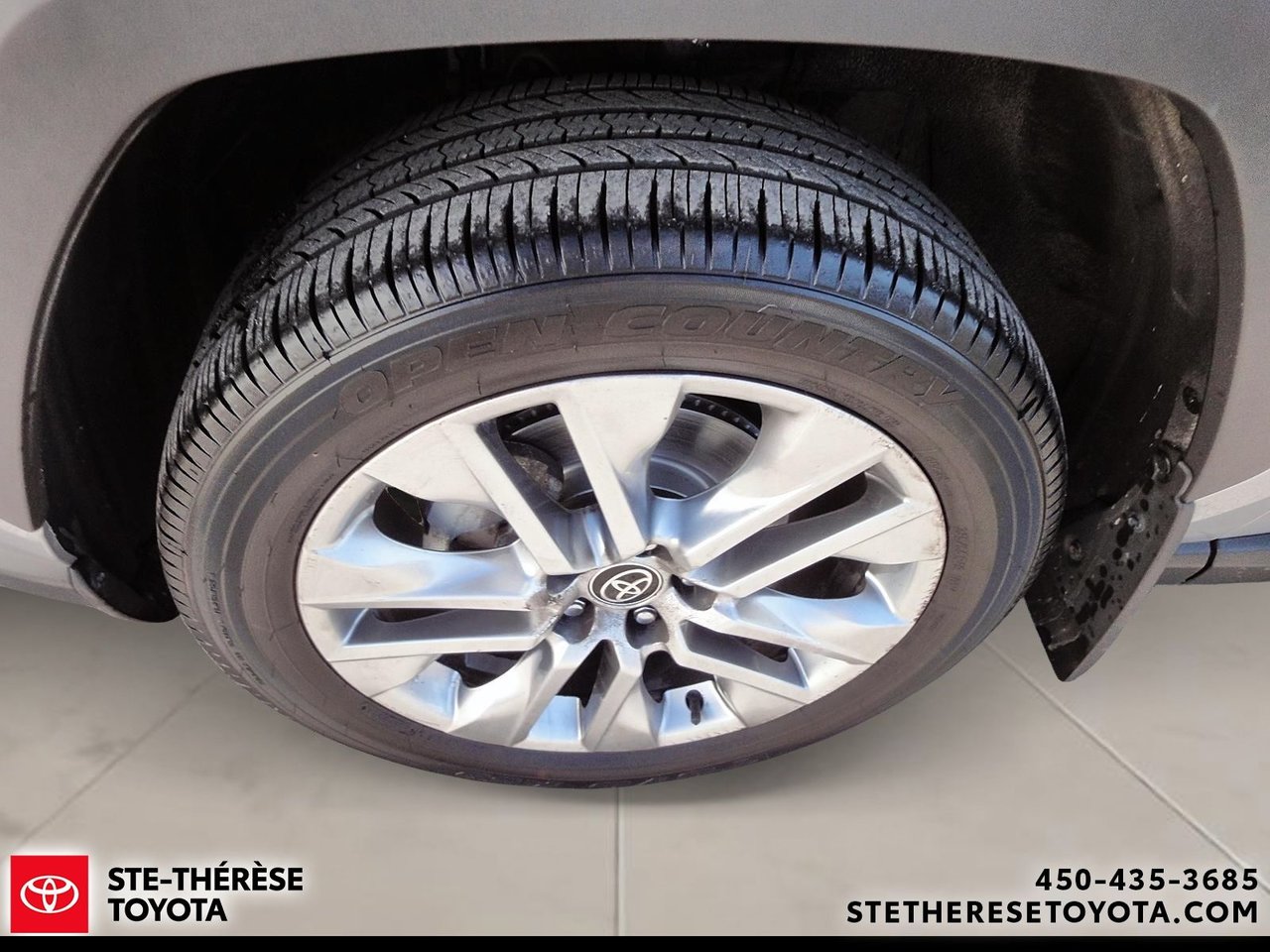 Toyota RAV4 XLE Premium 2024-1