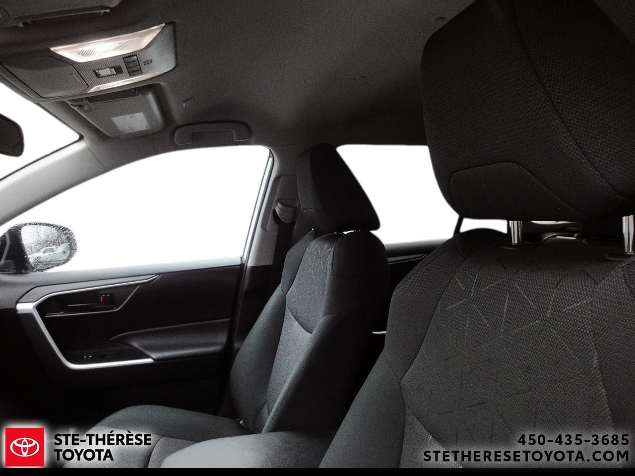 Toyota RAV4 LE 2024-13