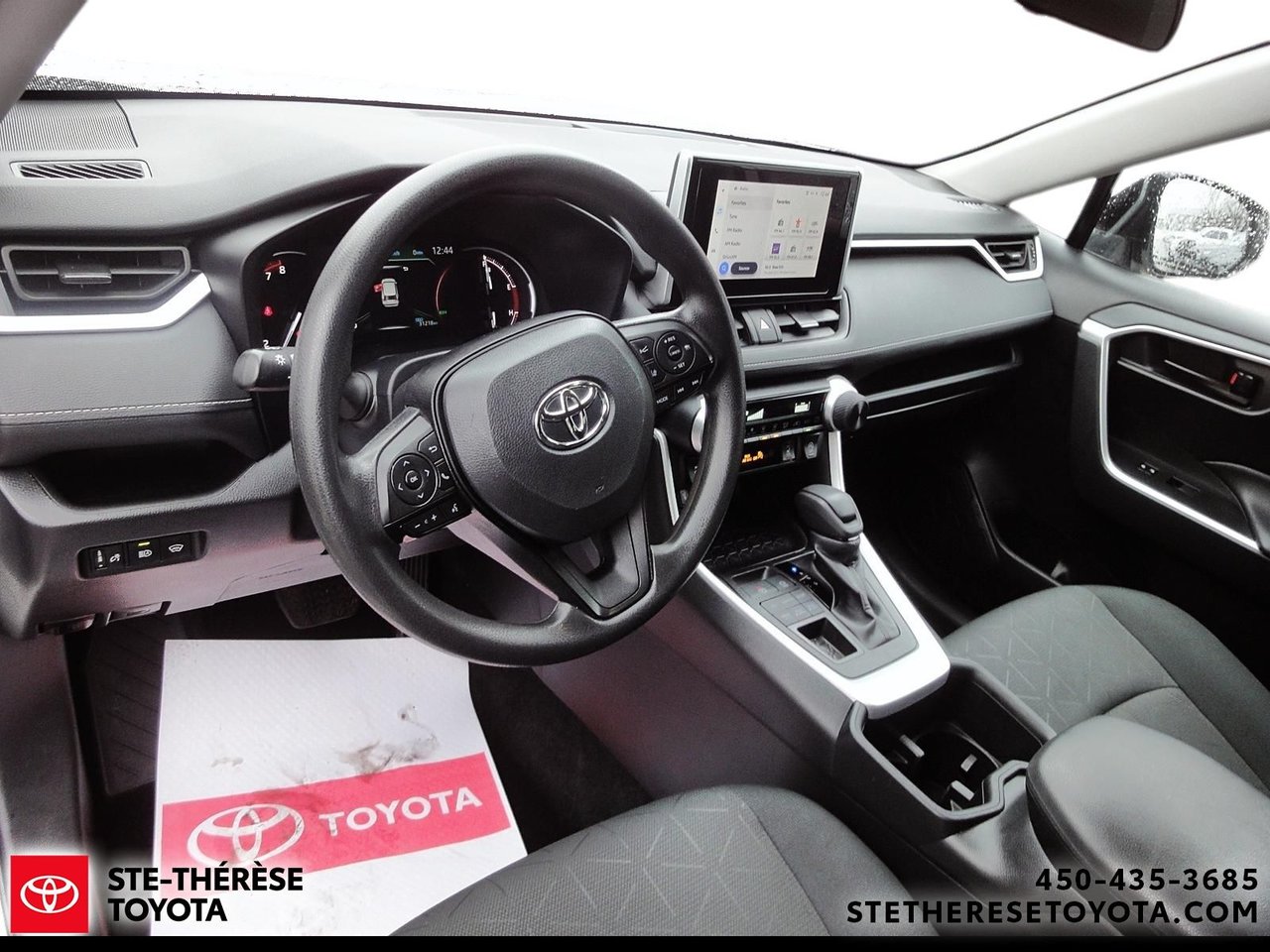 Toyota RAV4 LE 2024-14