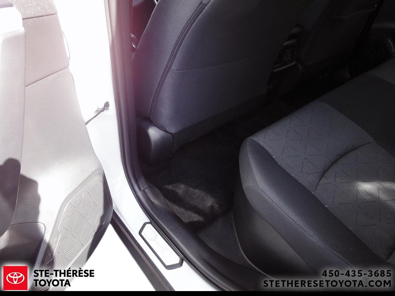 2024 Toyota RAV4 Hybrid XLE awd-10