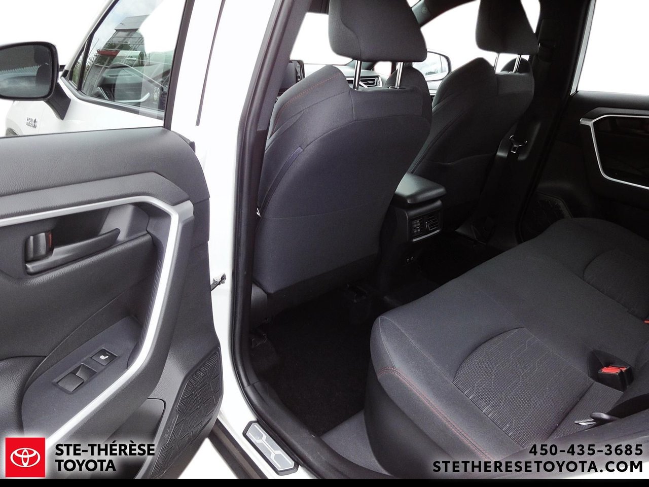 Toyota RAV4 XLE AWD Premium 2024-8