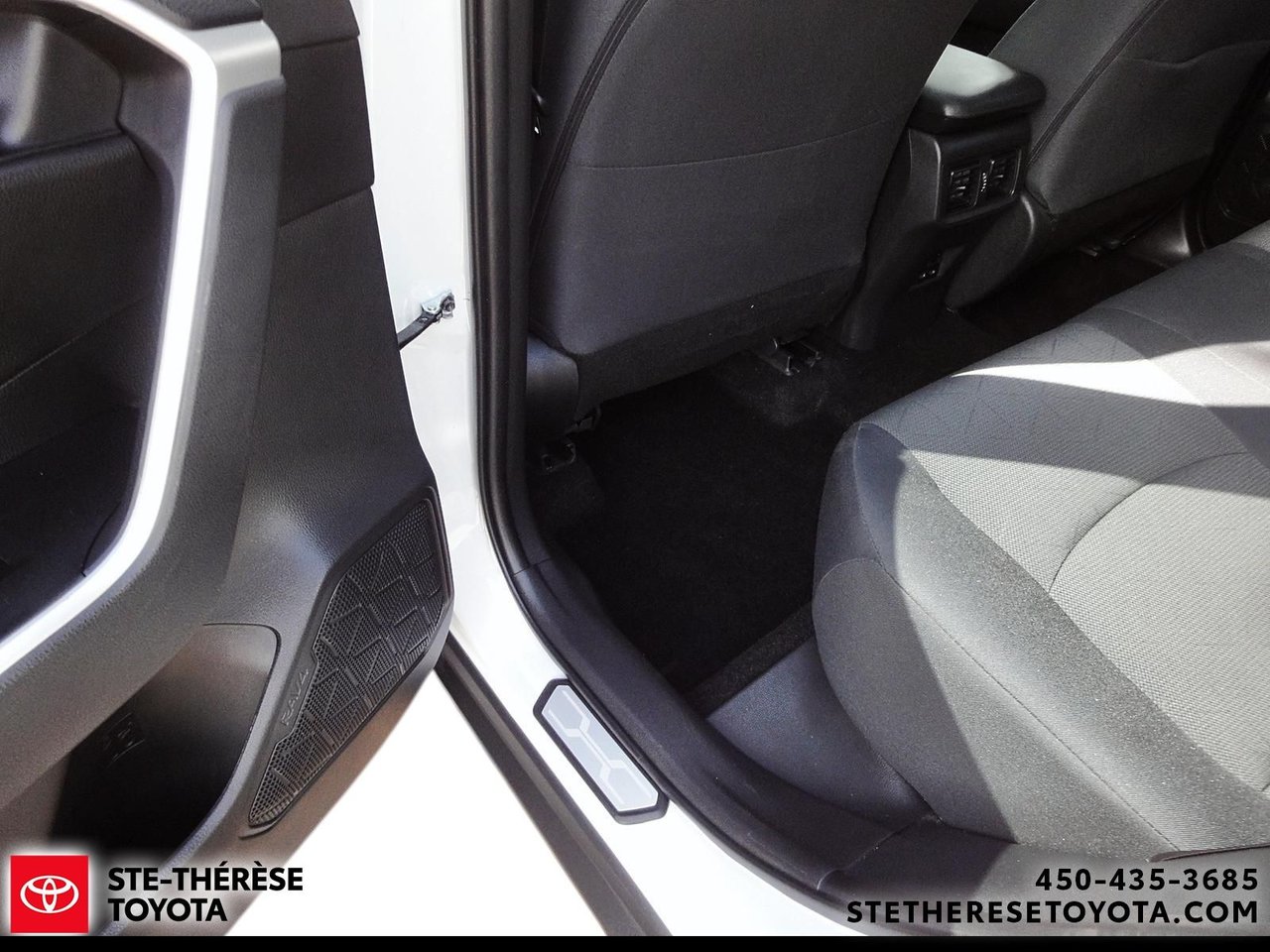Toyota RAV4 XLE AWD 2024-8