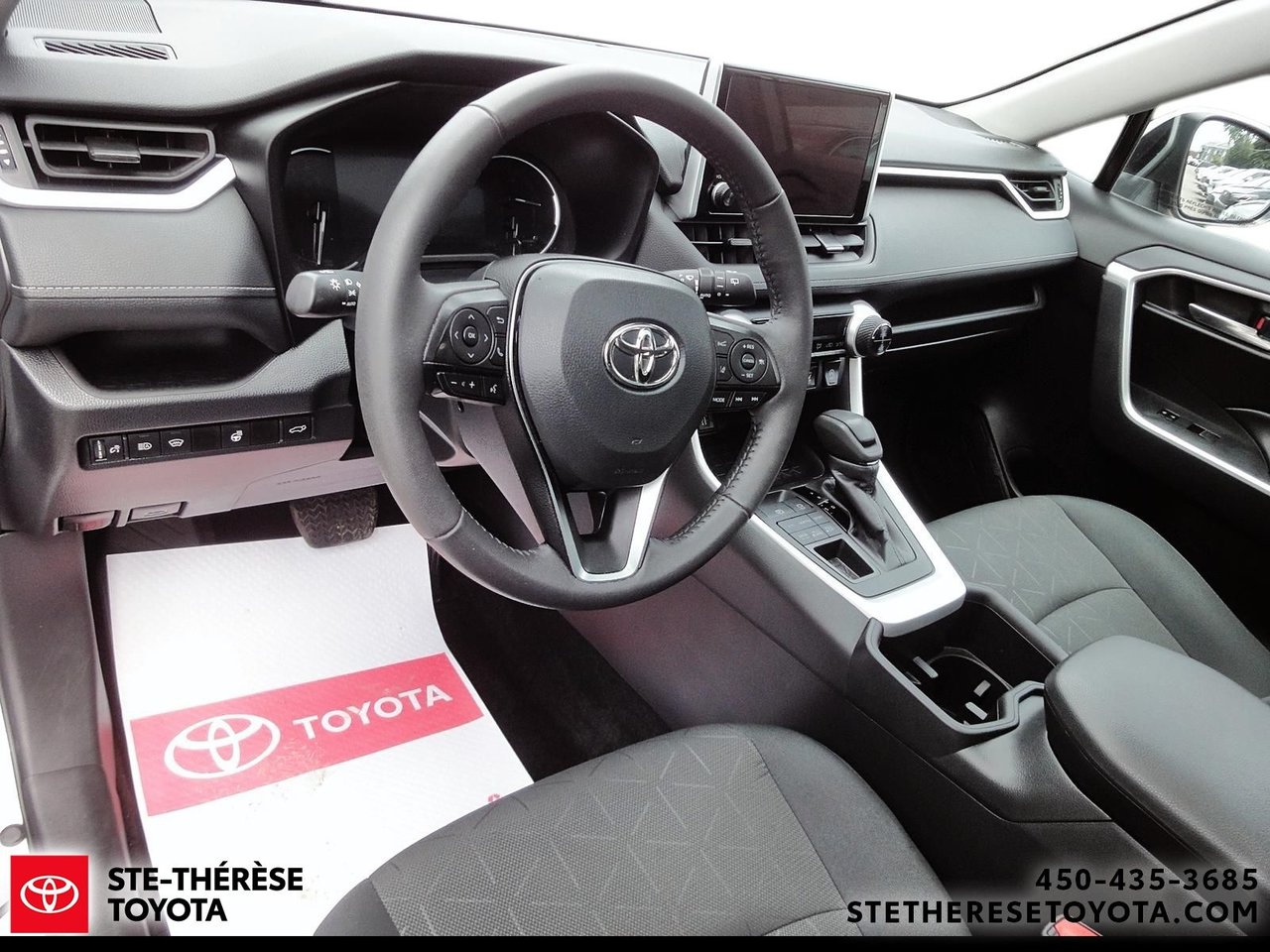 2024 Toyota RAV4 XLE AWD-12