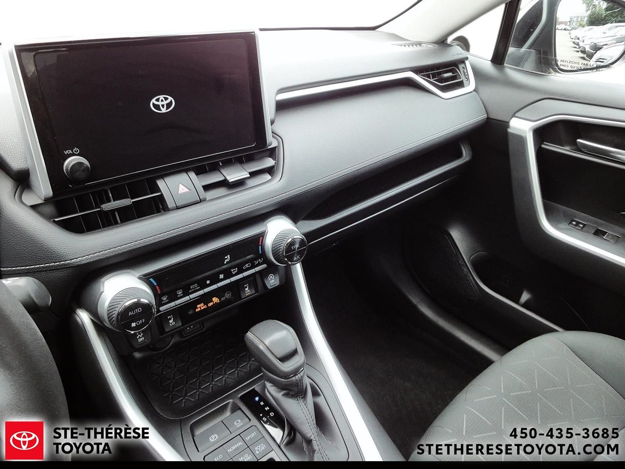 2024 Toyota RAV4 XLE AWD-13