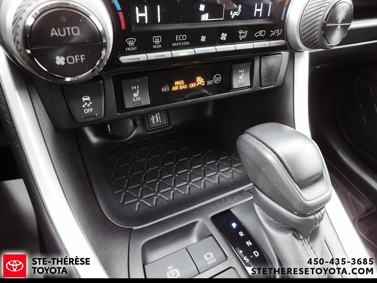 2024 Toyota RAV4 Hybrid XLE AWD-19