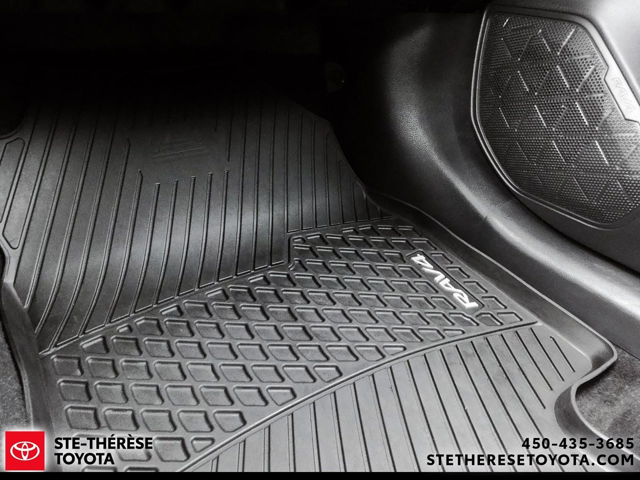 2024 Toyota RAV4 Hybrid XLE AWD-21
