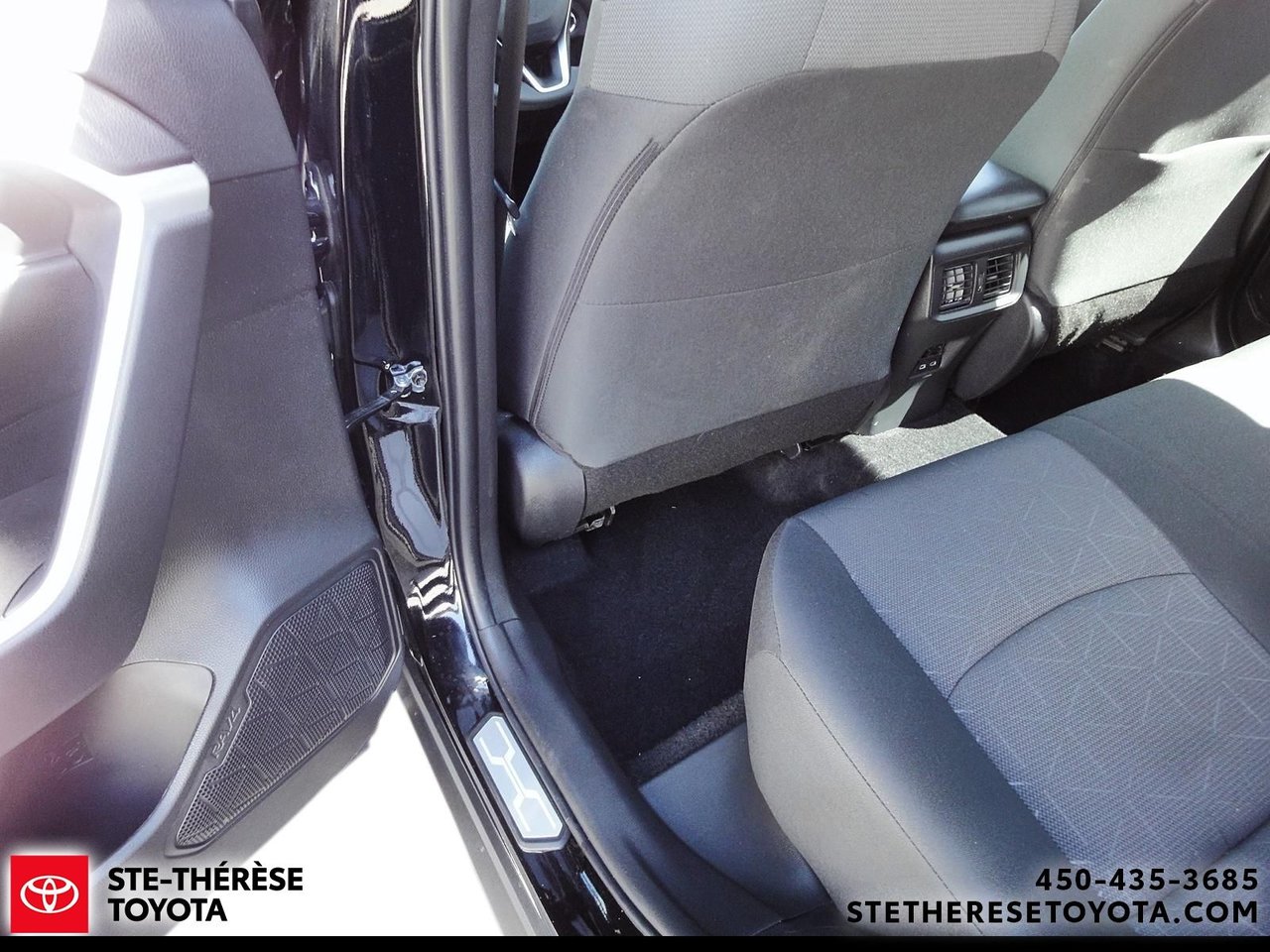 2025 Toyota RAV4 XLE-8