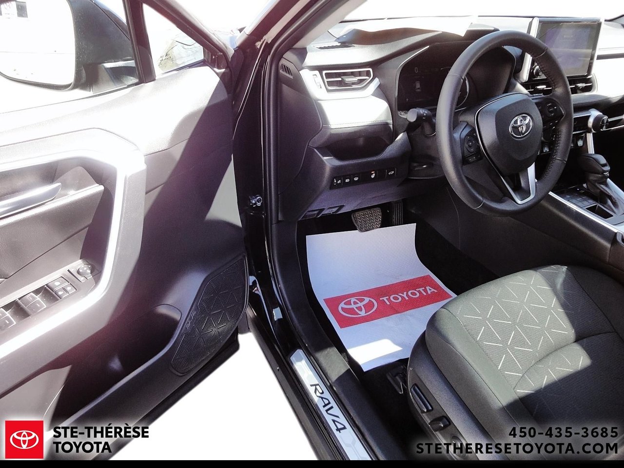 2025 Toyota RAV4 XLE-11