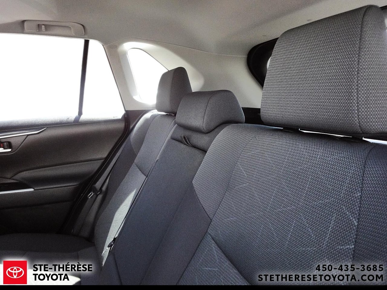 2025 Toyota RAV4 XLE-9