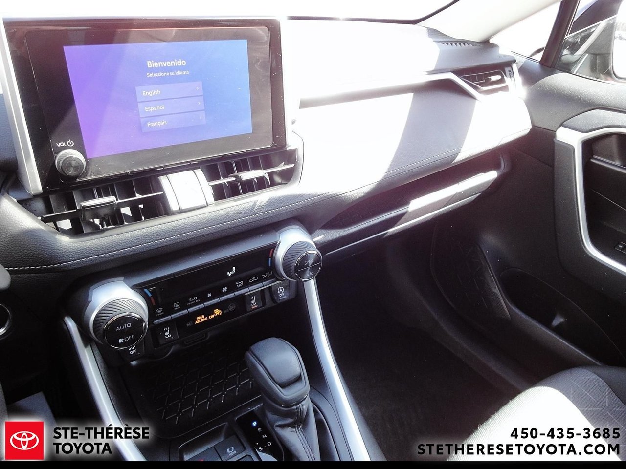 2025 Toyota RAV4 XLE-14