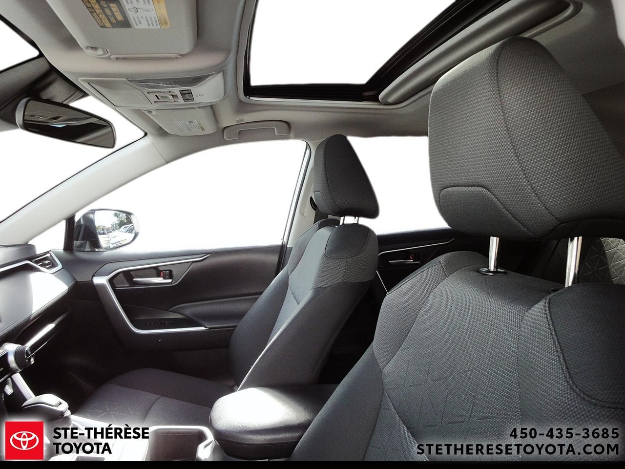 2025 Toyota RAV4 XLE-12