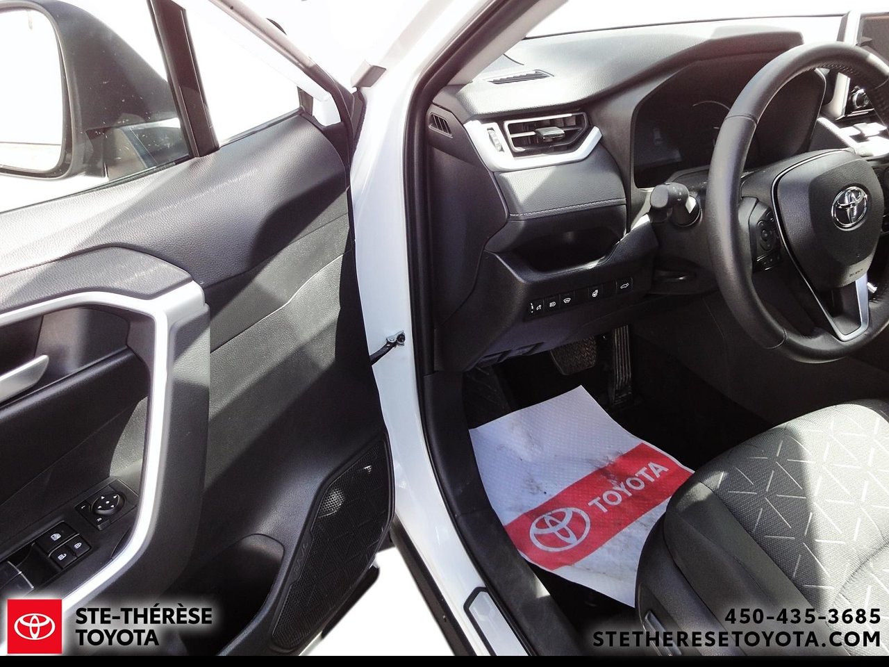 2025 Toyota RAV4 XLE-11