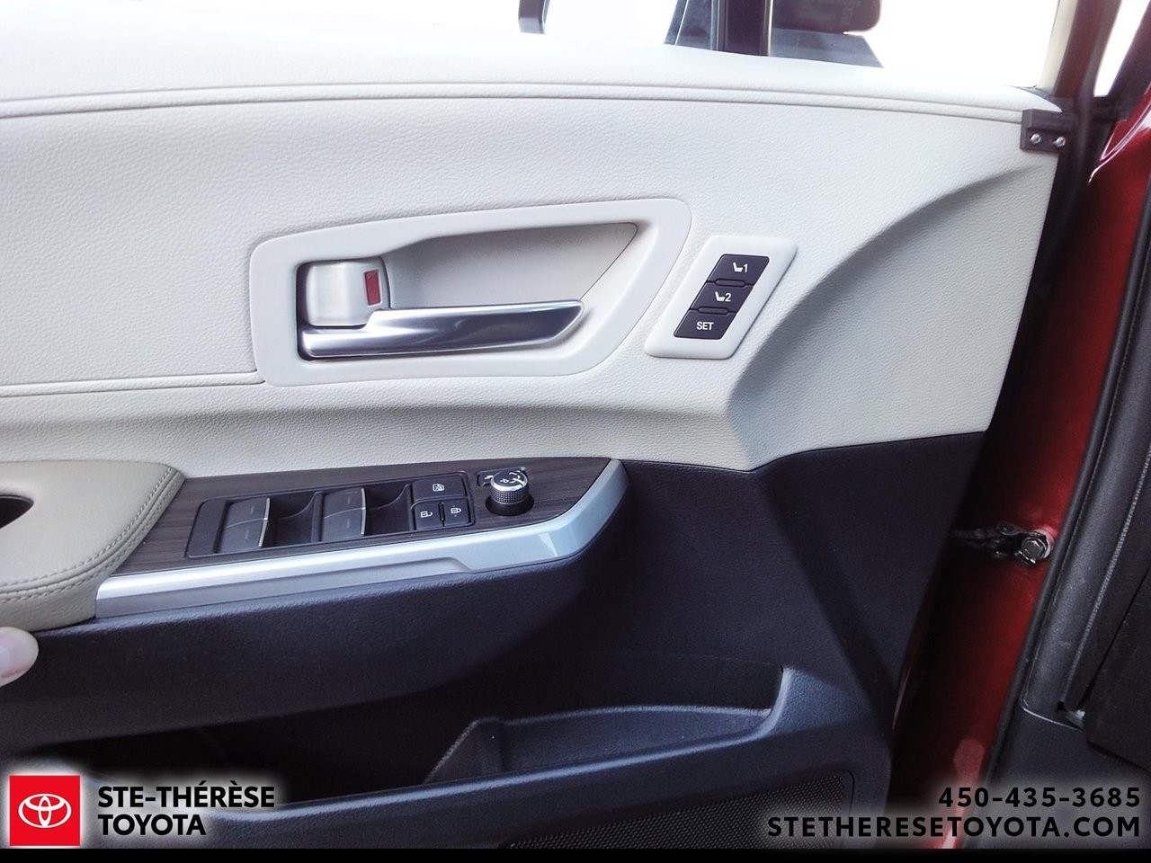 2021 Toyota Sienna AWD LIMITED HYBRID 7 PASSAGER-26