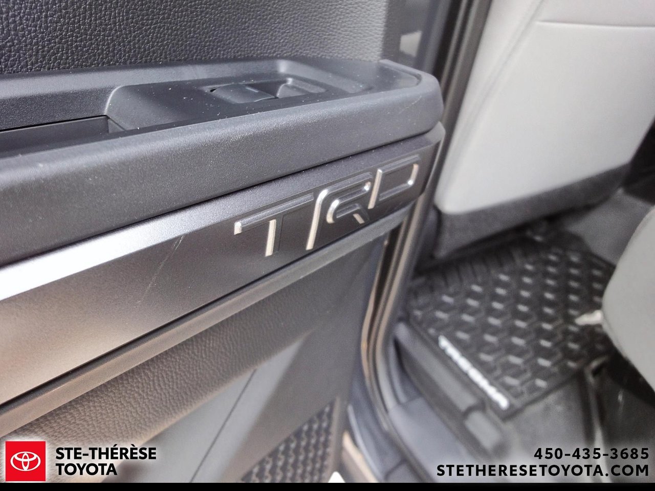 2024 Toyota Tacoma TRD SPORT 4X4-8