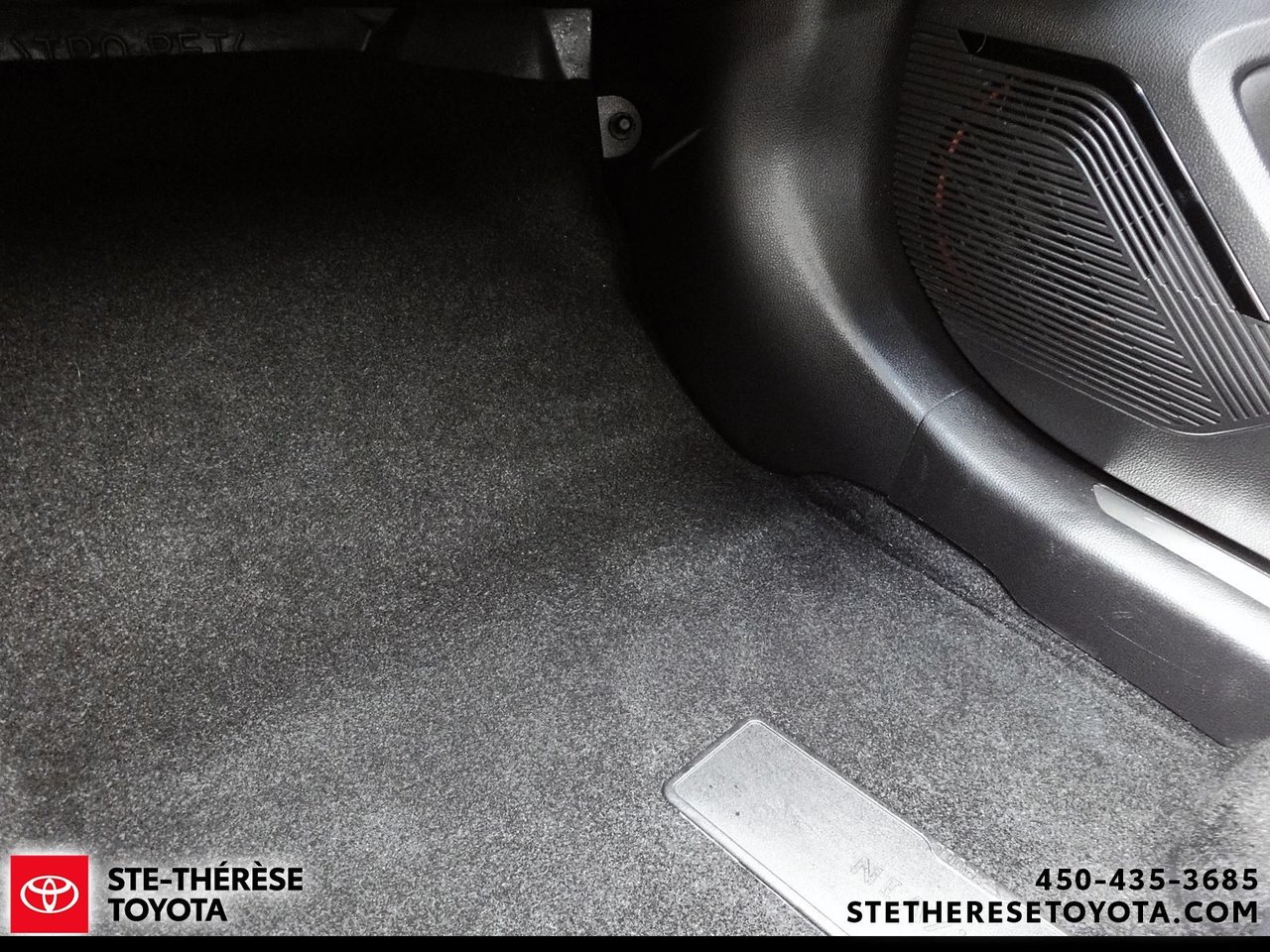 Toyota Venza XLE 2021-15