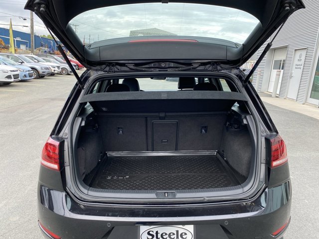 2018 Volkswagen Golf R BASE